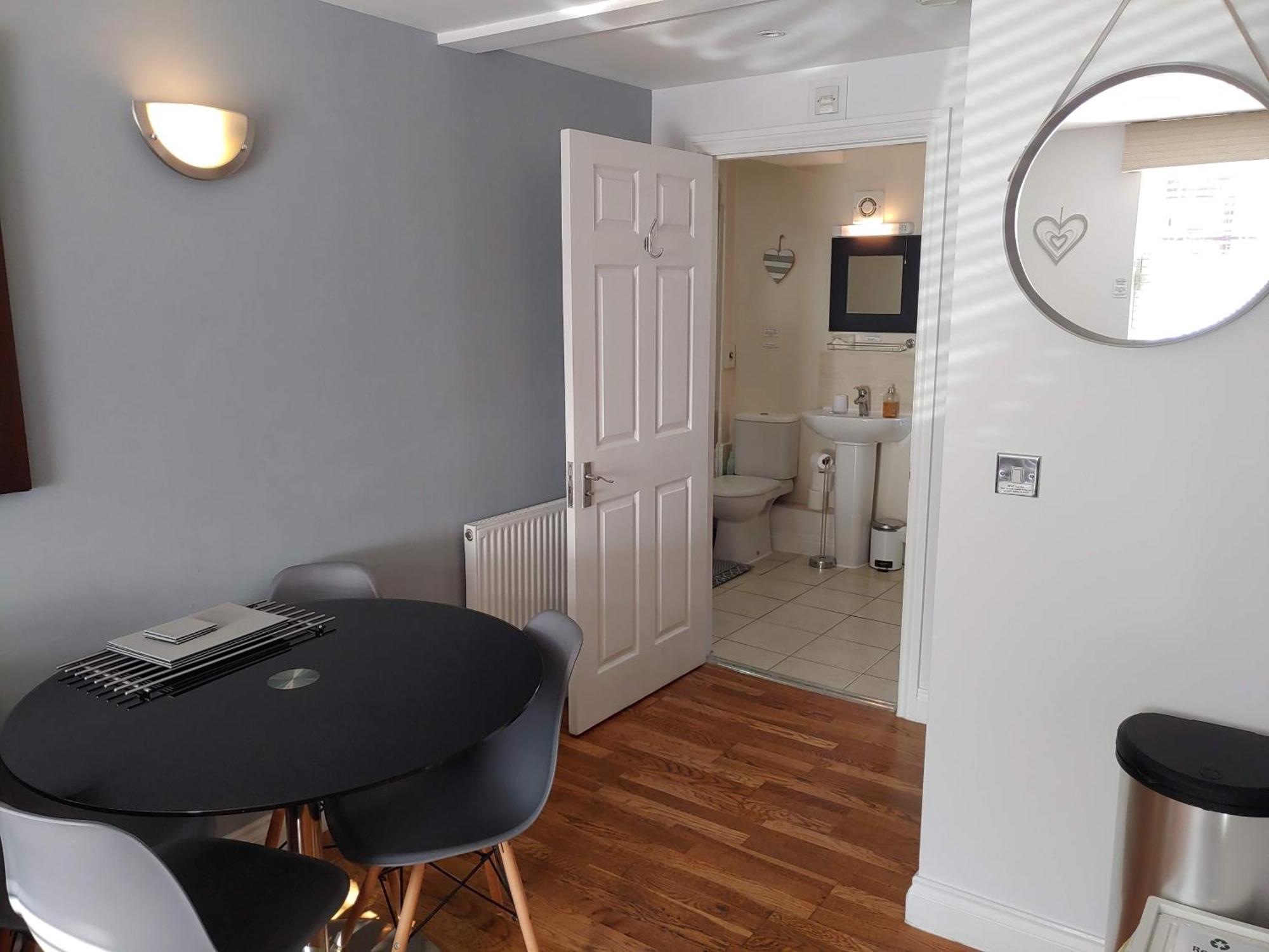 The Bath House Apartments - Free 1St Breakfast - Free Parking Bagian luar foto
