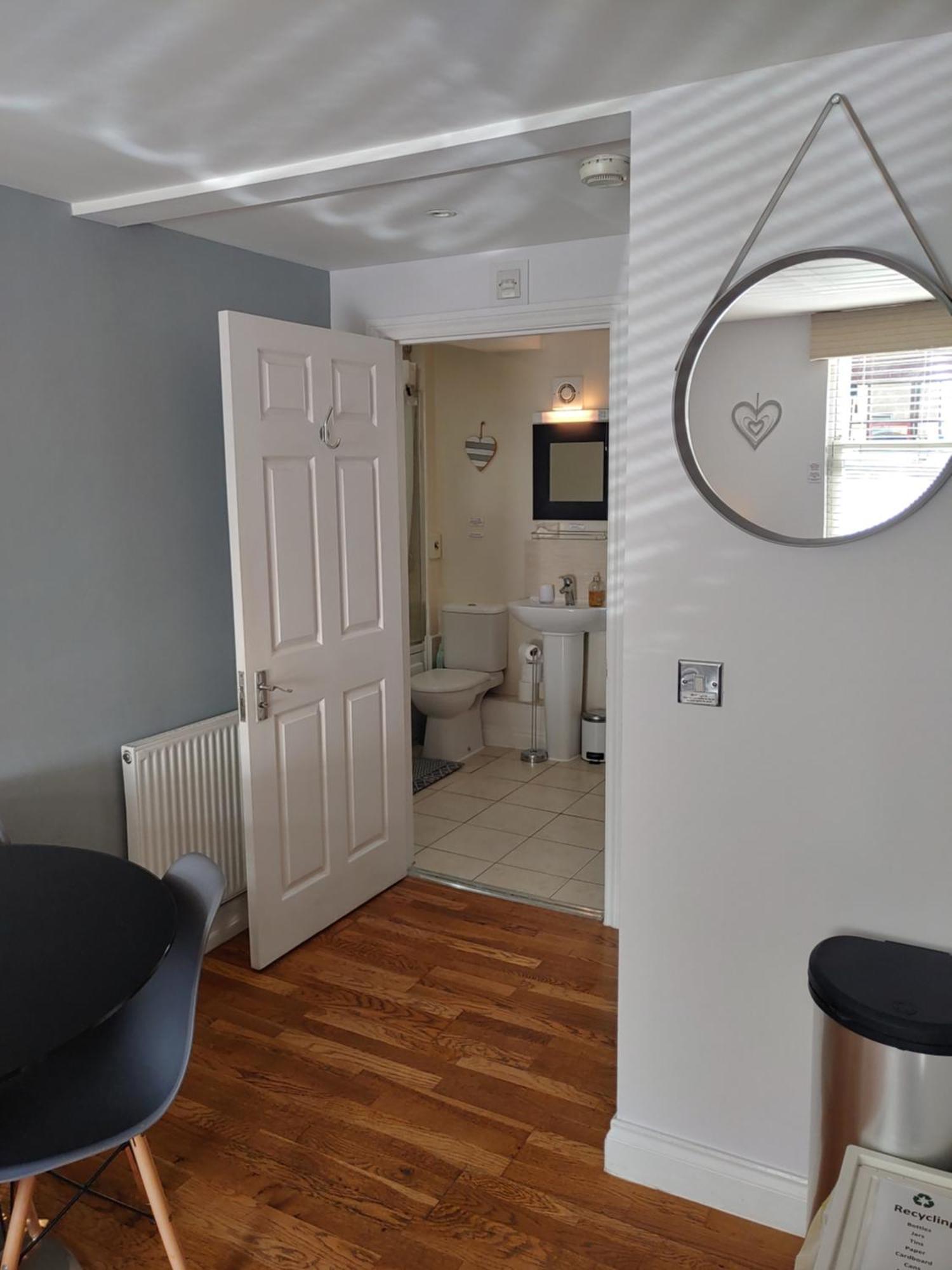 The Bath House Apartments - Free 1St Breakfast - Free Parking Bagian luar foto