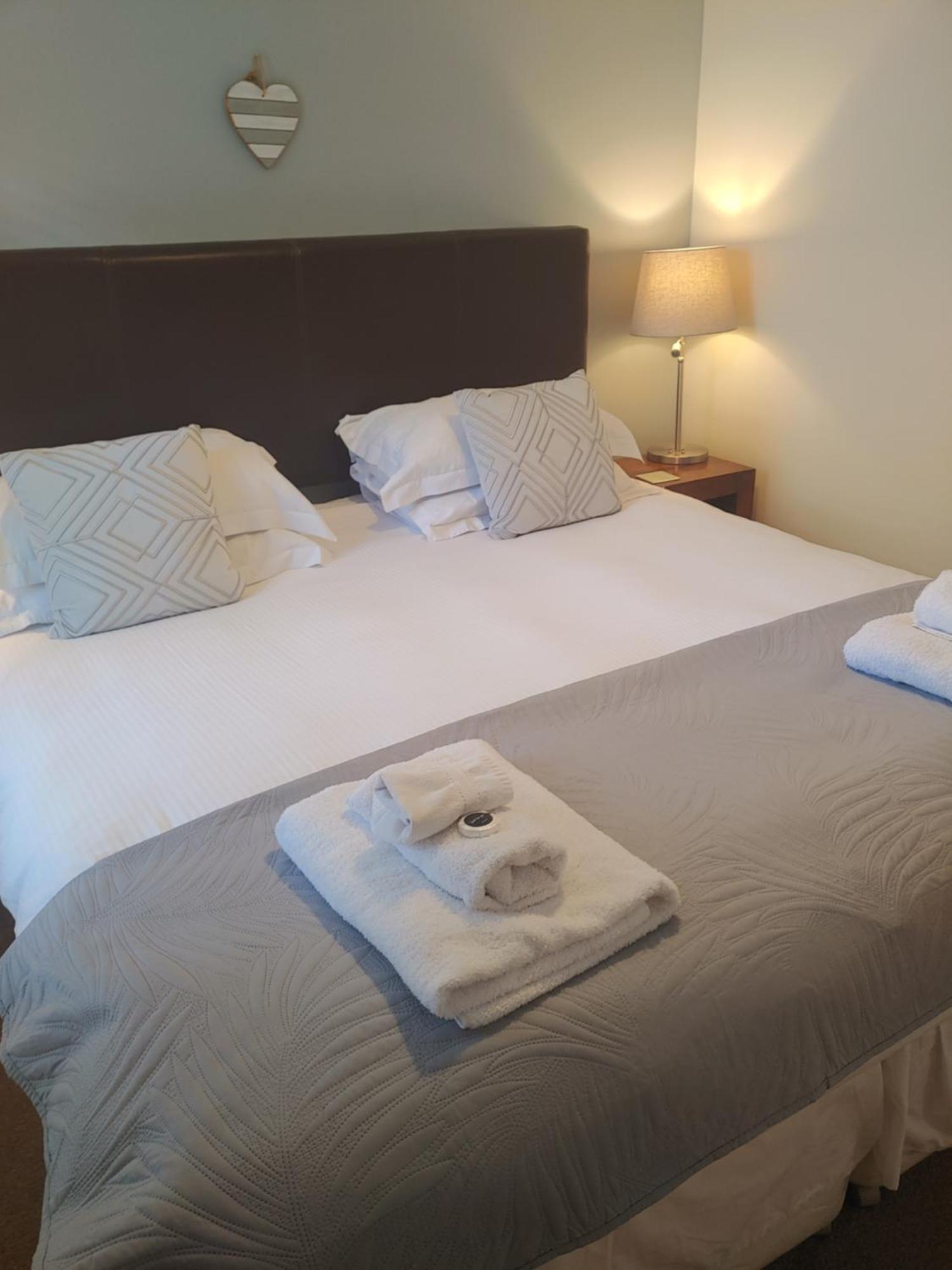 The Bath House Apartments - Free 1St Breakfast - Free Parking Ruang foto