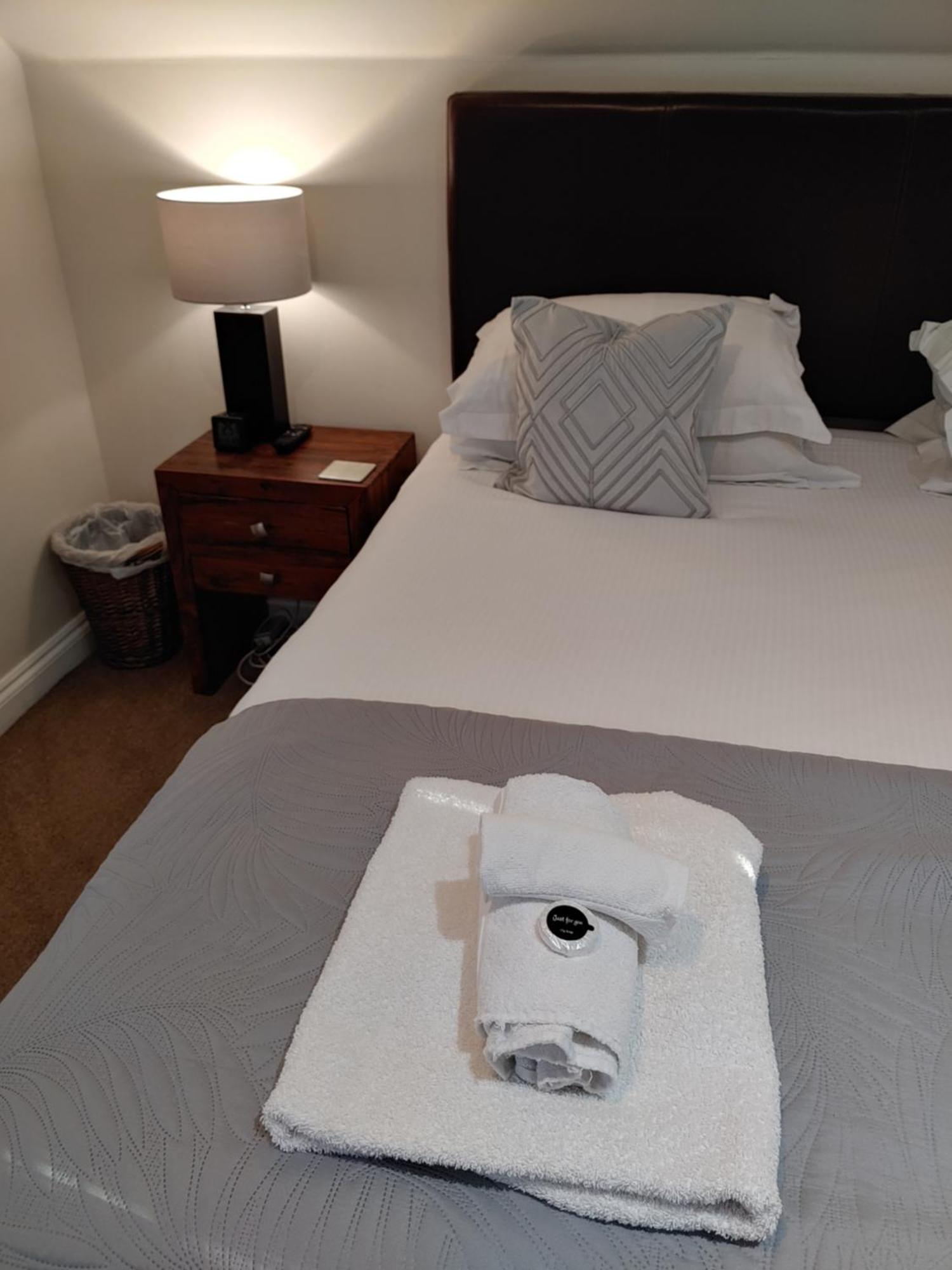 The Bath House Apartments - Free 1St Breakfast - Free Parking Bagian luar foto