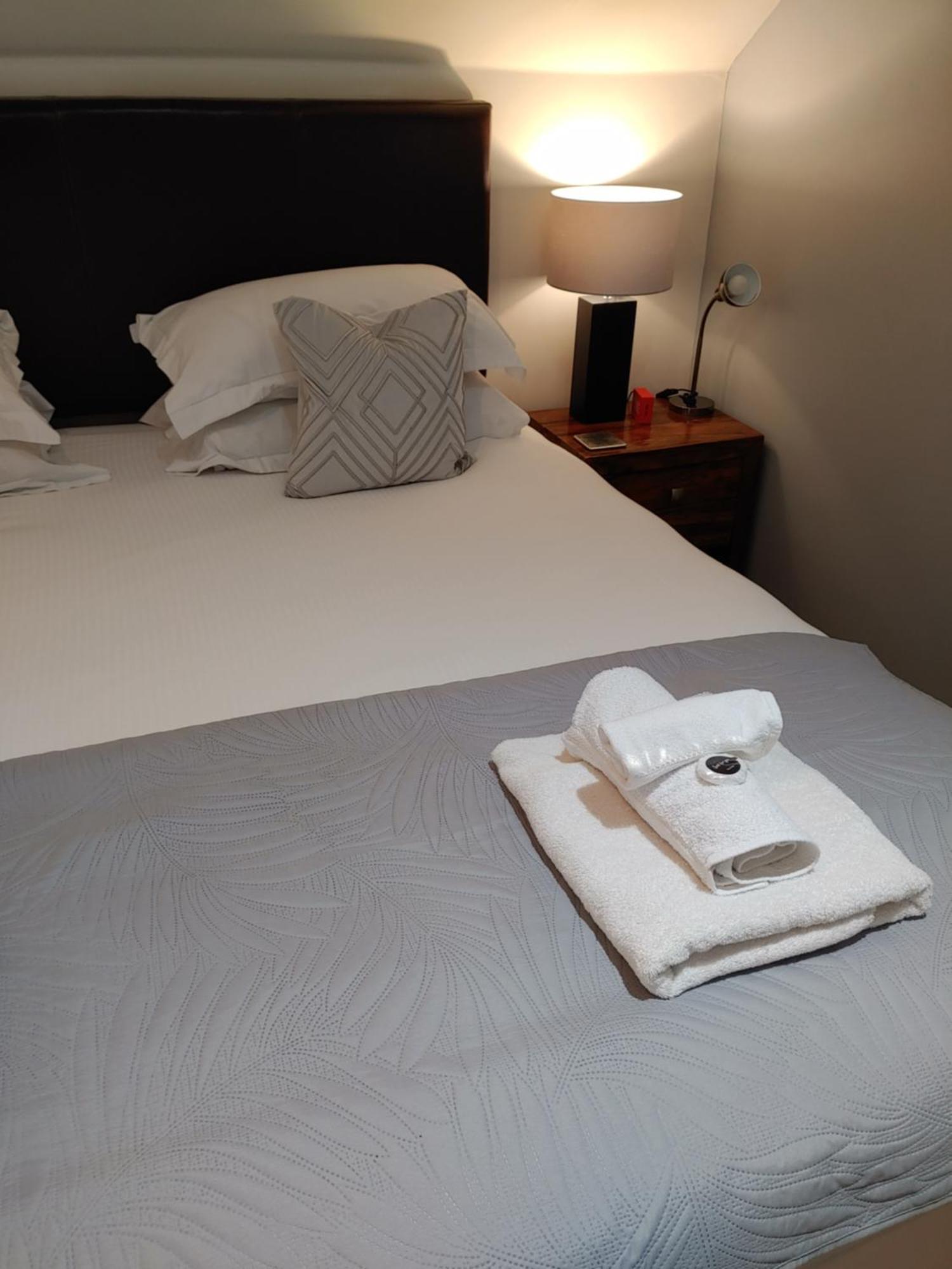 The Bath House Apartments - Free 1St Breakfast - Free Parking Bagian luar foto